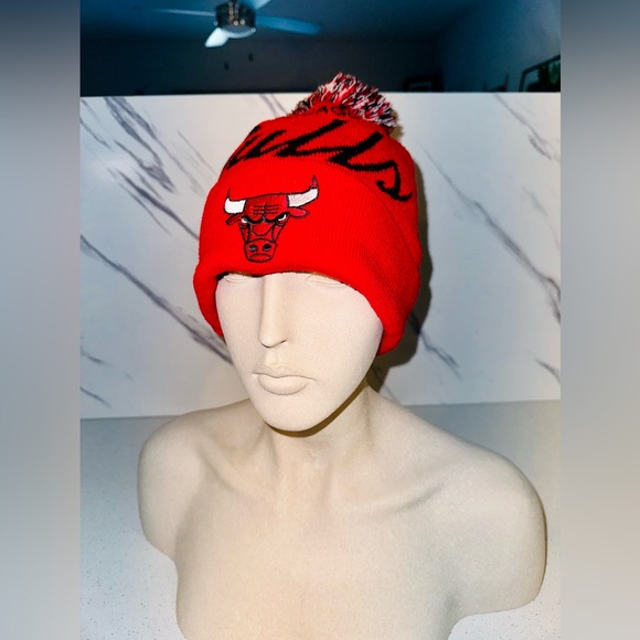 Vintage Style Chicago Bulls Knit Beanie Hat - Picture 6 of 7